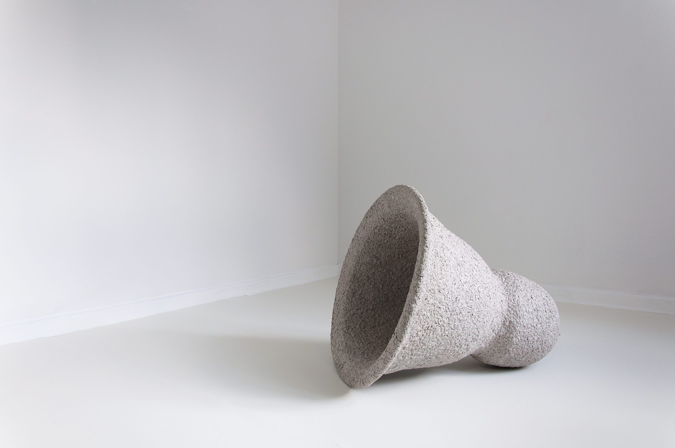 Anneke Kleimann, Concrete Speculations, 2019, Pappmaché, Installationsdimensionen variabel, Installationsansicht Atelierraum, Foto Anneke Kleimann