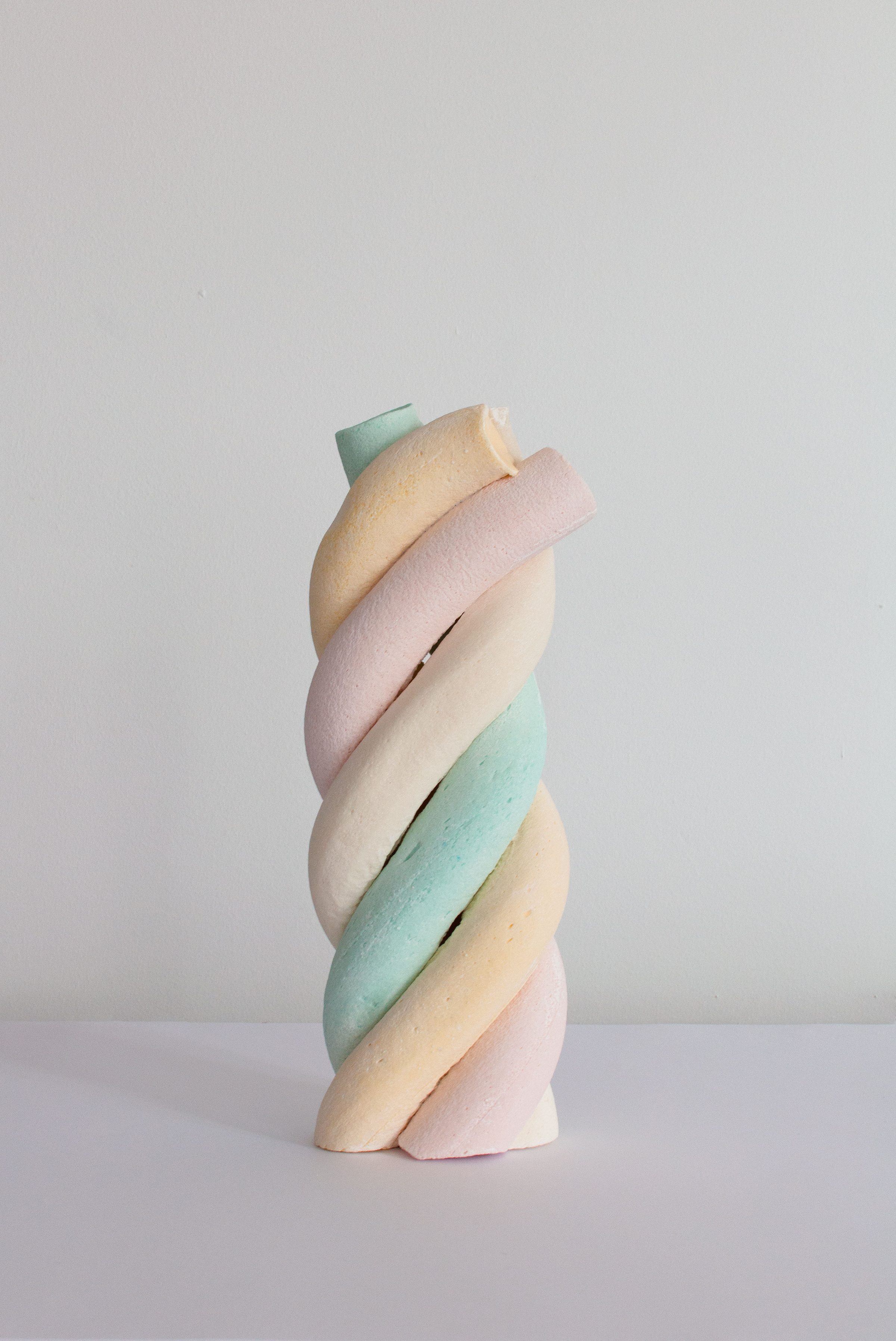 Anneke Kleimann, Sculptor's Delight Vol. I, 2019, Zucker, Gelatine, Lebensmittelfarbe, 38 x 15 x 7 cm, Foto: Anneke Kleimann