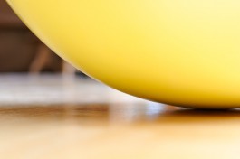 Anneke Kleimann, Mue, 2016, Schaum, Glasfaserlaminat, Blei, Gelcoat, 60 x 60 x 130 cm