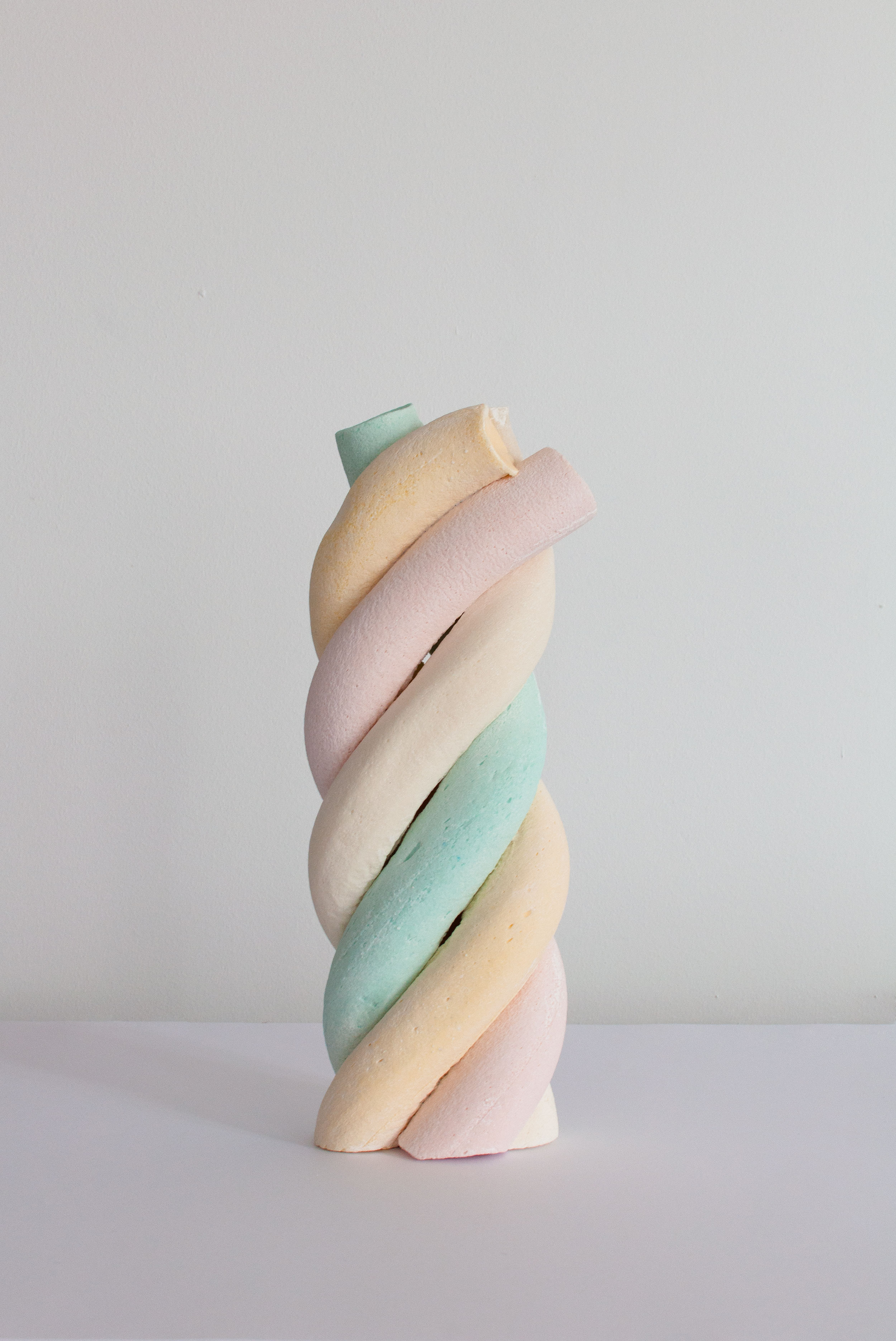 Anneke Kleimann, Sculptor's Delight Vol. I, 2019, Zucker, Gelatine, Lebensmittelfarbe, 38 x 15 x 7 cm, Foto: Anneke Kleimann 