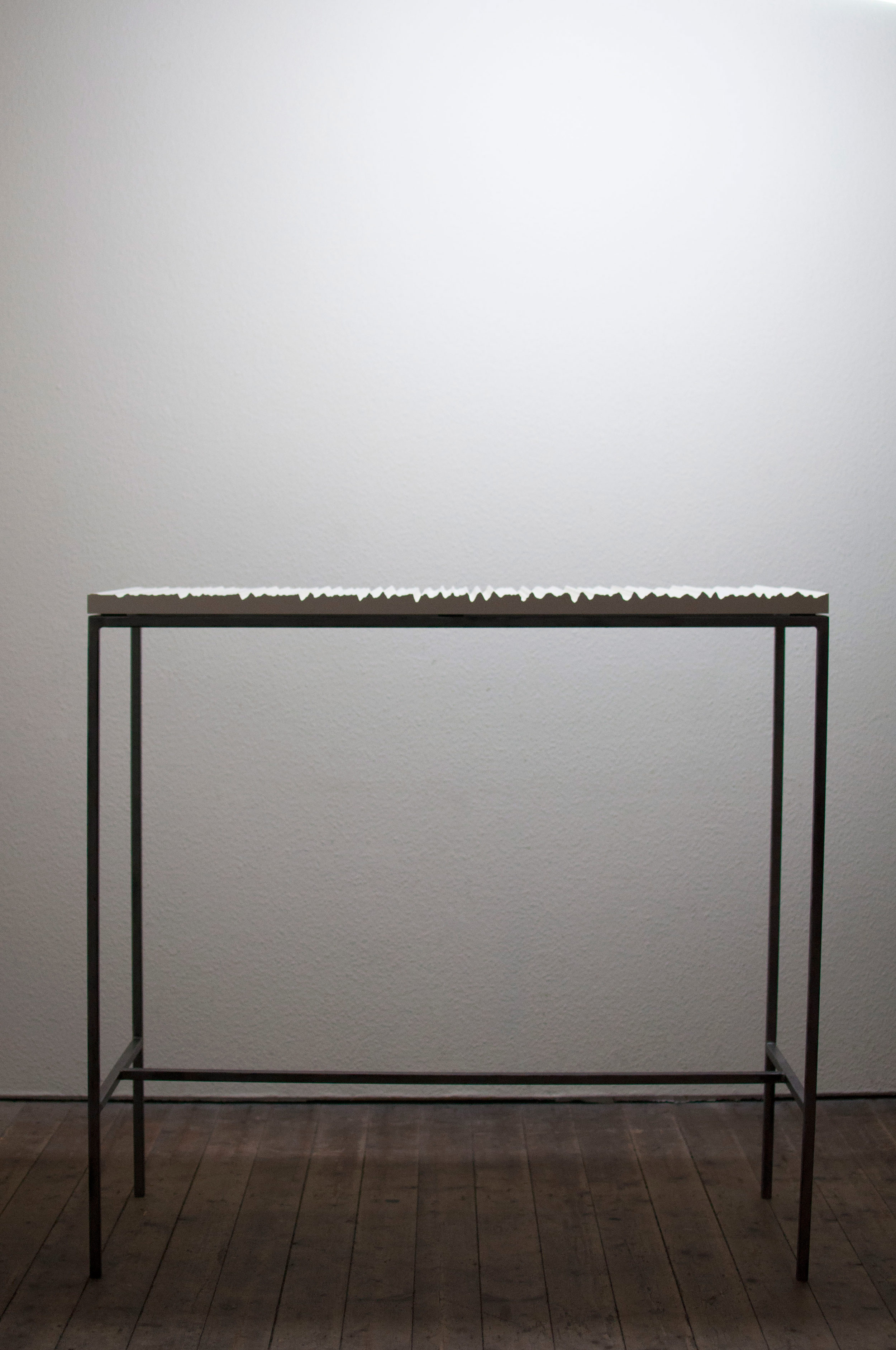 Anneke Kleimann, Swiss Mountains Echoed (0.1360-0.2235 sec), 2016, Polyurethane, Stahl, 123 x 50 x 130 cm