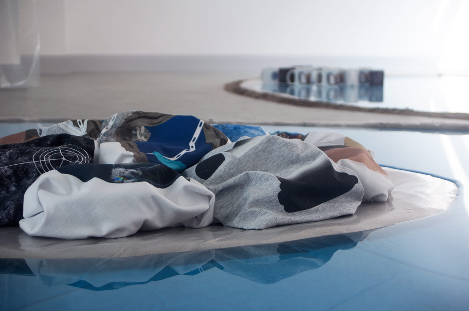 SOLID (Romina Farkas, Anneke Kleimann, Margot Zweers), The Sudden Happening of Summer, 2018, ortsspezifische Installation mit Souveniren, Schleswig-Holsteinisches Künstlerhaus Otte 1 Eckernförde 